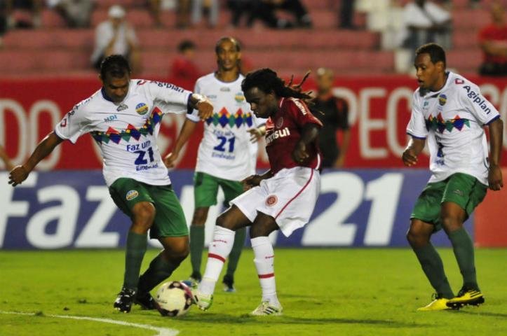 Tinga garante estar pronto para jogar pela pr&eacute;-Libertadores