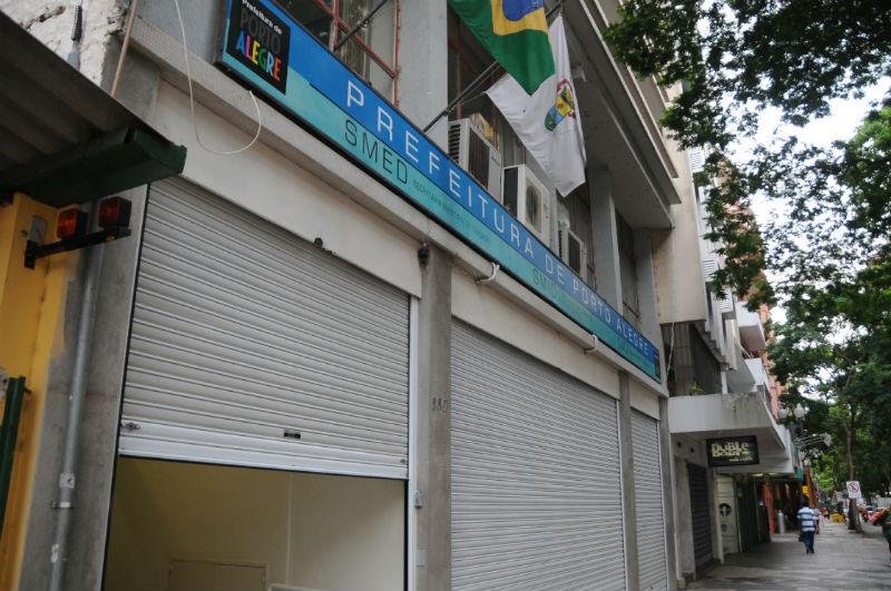 Criminosos roubaram caixa eletr&ocirc;nico em ed&iacute;ficio da prefeitura de Porto Alegre