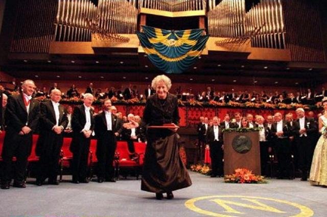 Morre a vencedora do Nobel de Literatura Wislawa Szymborska