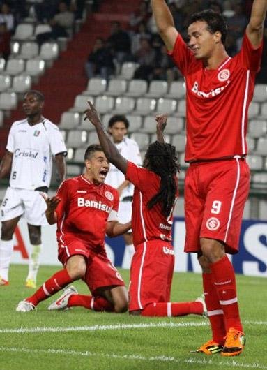 Gols da partida sa&iacute;ram no primeiro tempo