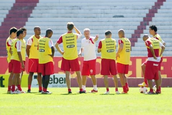 Dorival J&uacute;nior come&ccedil;a a definir nesta tarde o time que jogar&aacute; o Gre-Nal 390