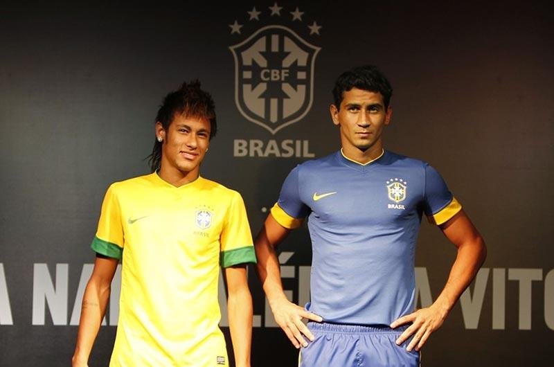 Evento contou com Neymar e Paulo Henrique Ganso como modelos