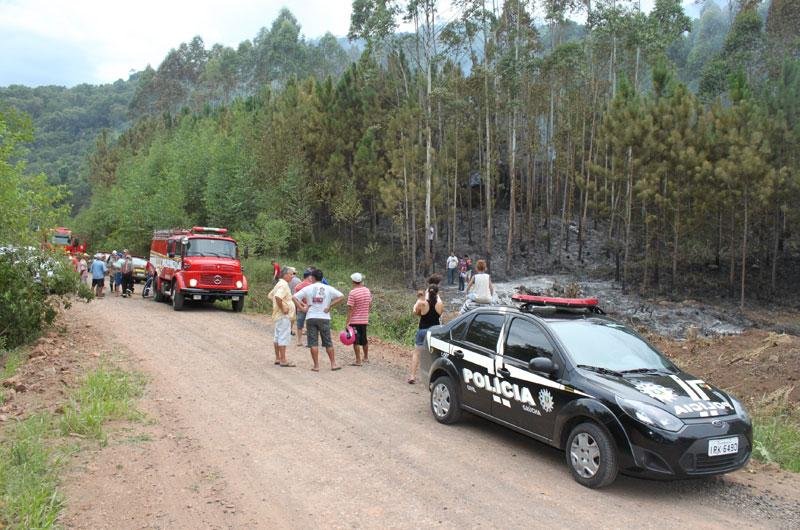 Inc&ecirc;ndio foi combatido por bombeiros de Encantado e Lajeado