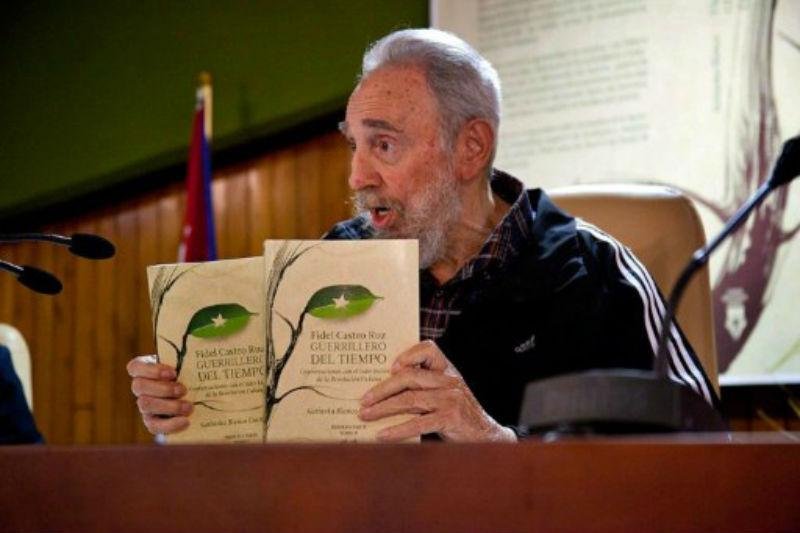 Fidel lan&ccedil;ou dois volumes de suas mem&oacute;rias