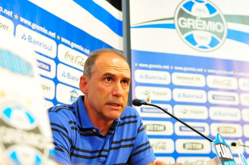  O departamento m&eacute;dico do clube informou, nesta segunda-feira, que M&aacute;rio Fernandes est&aacute; fora por entre tr&ecirc;s ou quatro semanas