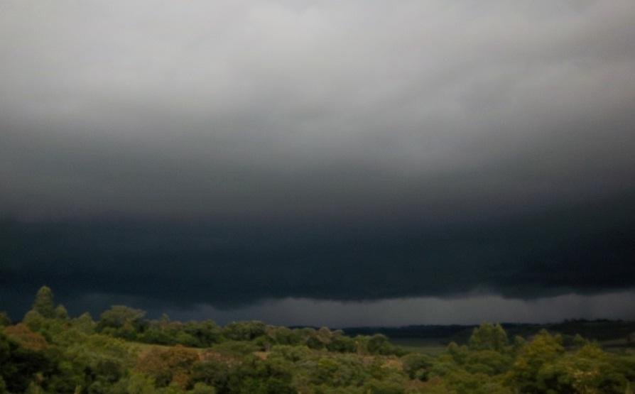 Nuvens carregadas cobriram o Vale do Rio Pardo em tarde que teve 37&ordm;C em Santa Cruz do Sul