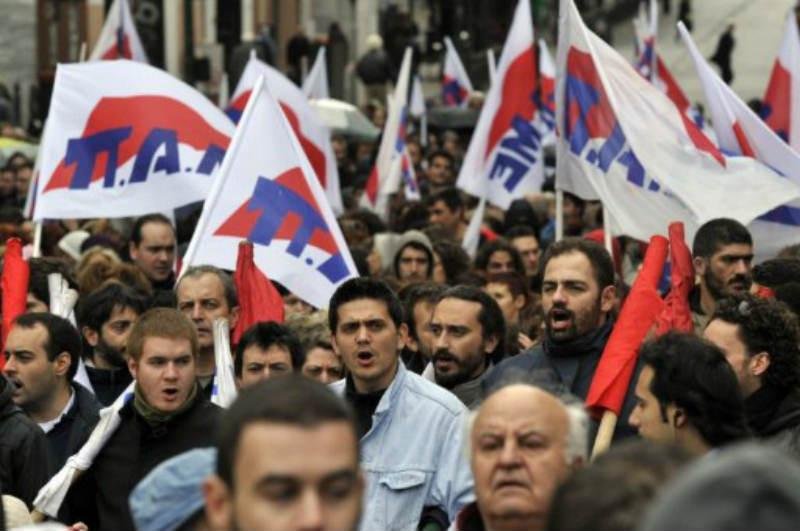 Milhares de manifestantes protestam contra medidas pedidas pelo FMI e pela Uni&atilde;o Europeia