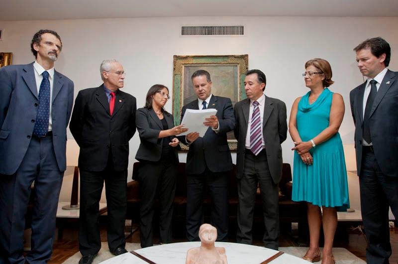 Projeto de lei prev&ecirc; reajuste de 23,5% a professores e funcion&aacute;rios da Educa&ccedil;&atilde;o