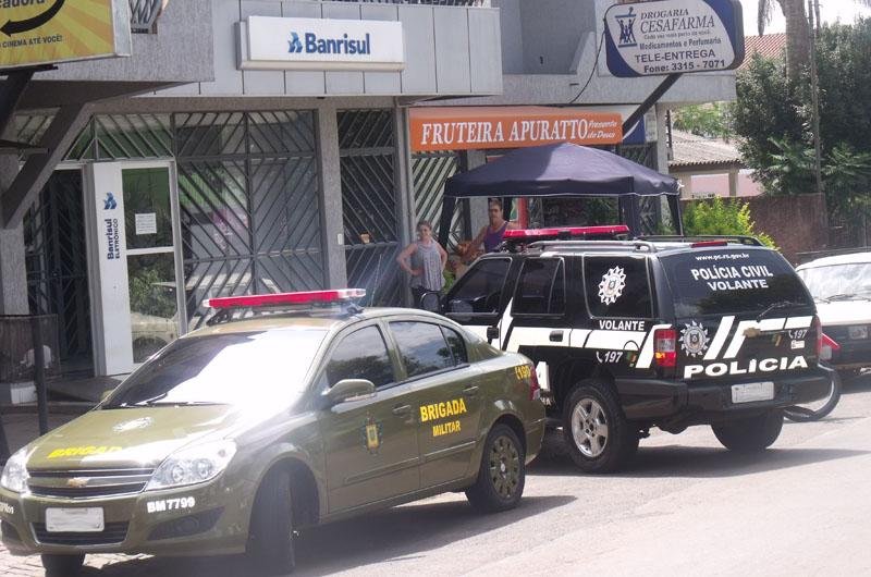 Tr&ecirc;s homens armados invadiram um posto do Bansirul  em Passo Fundo 