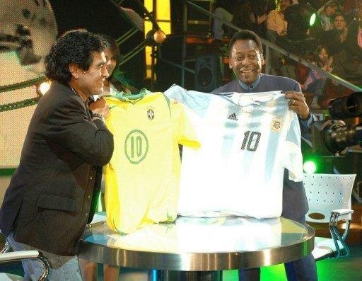 Maradona criticou Pel&eacute; por se aproximar da Fifa