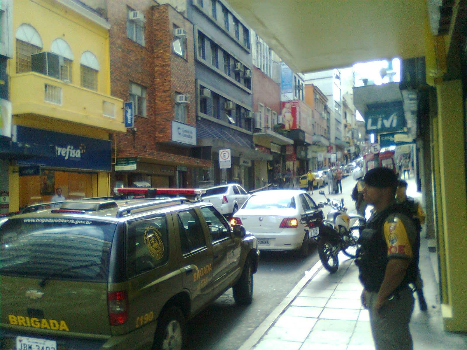 Local ficou isolado para trabalho da pol&iacute;cia