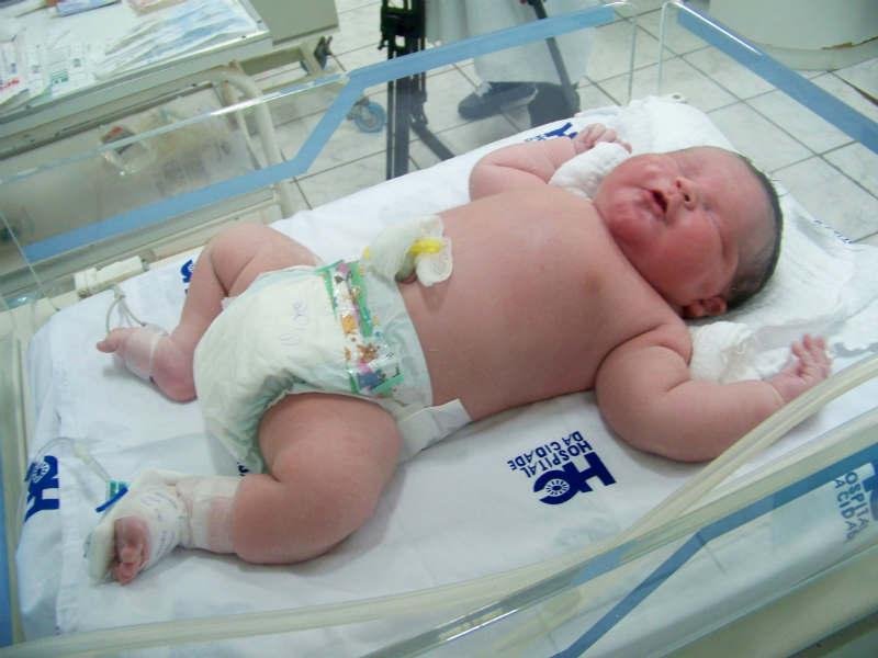Felipe nasceu na manh&atilde; de hoje com 6,2 kg