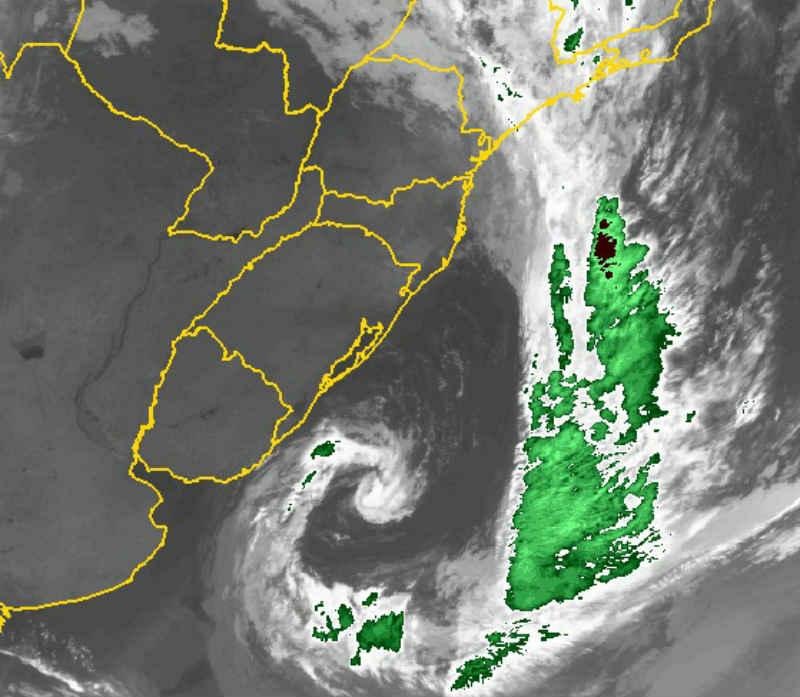Ciclone na costa uruguaia impulsiona ar seco para o Estado e garante s&aacute;bado ensolarado