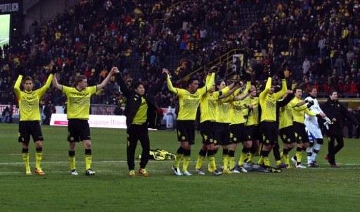 Borussia Dortmund venceu o Bayer Leverkusen e manteve a primeira coloca&ccedil;&atilde;o do Campeonato Alem&atilde;o