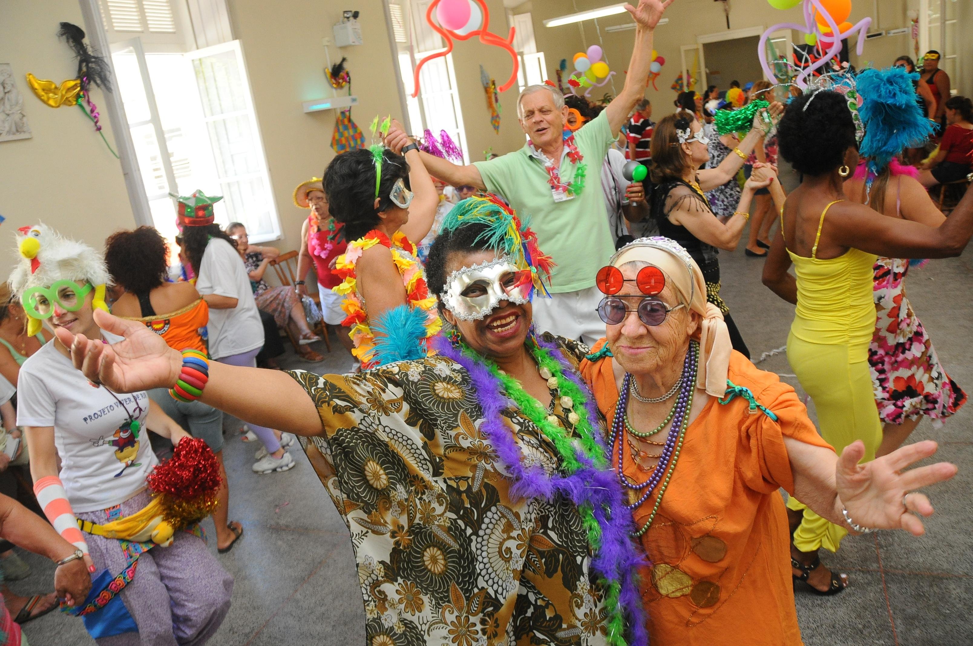 Foli&otilde;es do Asilo Padre Cacique comemoraram o Carnaval