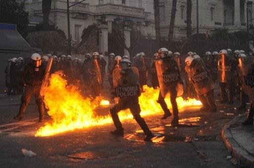 Milhares de pessoas protestam contra o plano de ajuste na Gr&eacute;cia