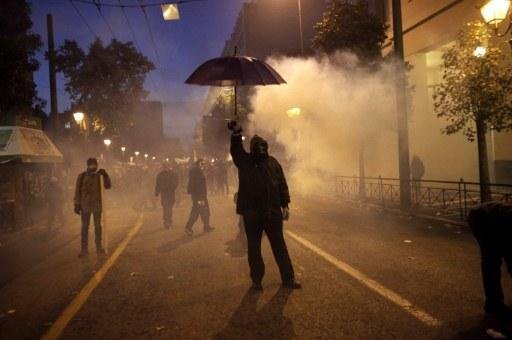 Cerca de 25 mil pessoas protestaram no Centro de Atenas