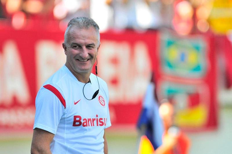 Dorival elogiou movimenta&ccedil;&atilde;o e toque de bola no primeiro tempo