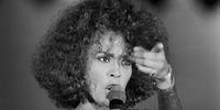 Resultado de autópsia de Whitney Houston retido por segurança