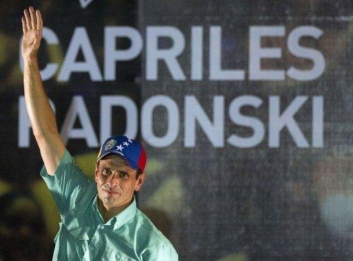 Capriles vence prim&aacute;rias e ser&aacute; o rival de Ch&aacute;vez