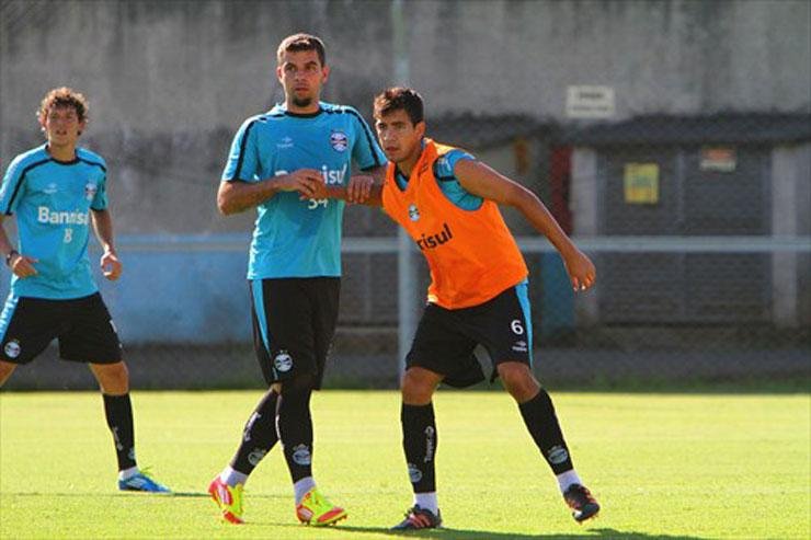 Reservas do Gr&ecirc;mio treinam cruzamentos e finaliza&ccedil;&otilde;es