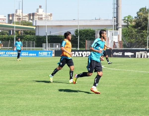Souza faz primeiro treino no Gr&ecirc;mio antes de ser apresentado