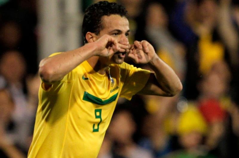 Centroavante colorado foi lembrado pelo t&eacute;cnico Mano Menezes