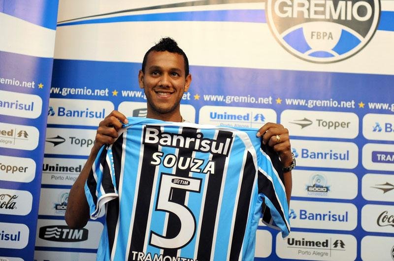 Souza diz que est&aacute; pronto para entrar em campo pelo Gr&ecirc;mio