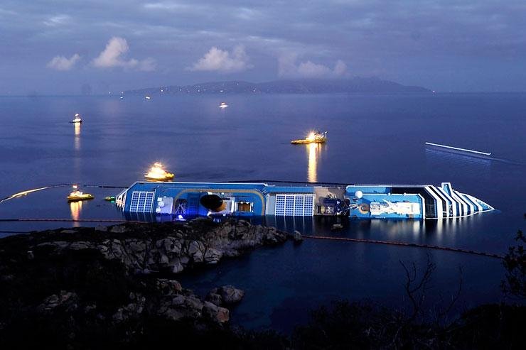 Passageiros do Costa Concordia acionam empresa em US$ 520 milh&otilde;es