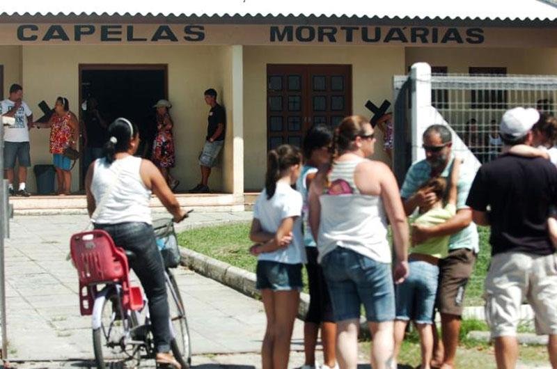 Sepultado corpo de menino atacado por Pitbull em Cap&atilde;o da Canoa