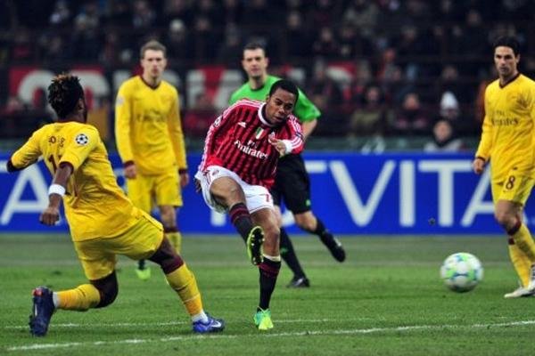 Milan arrasa Arsenal e fica perto das quartas na Liga dos Campe&otilde;es