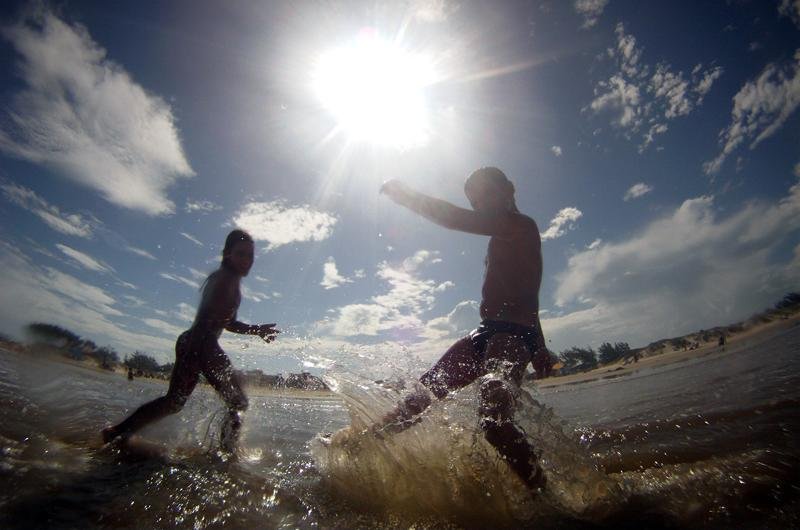 &Aacute;gua do mar deve ficar mais quente