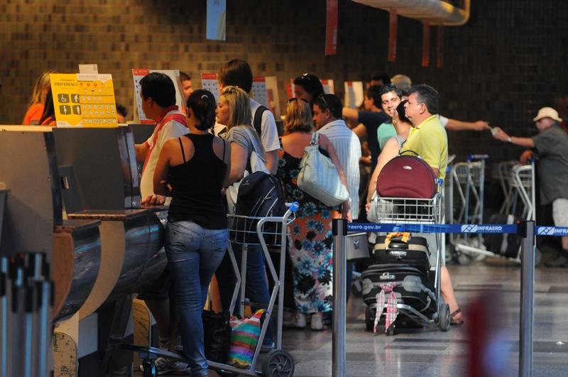 Guich&ecirc;s do aeroporto registram movimento mais acentuado nesta quinta-feira