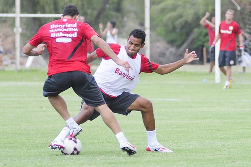 Zagueiro Jackson &eacute; uma das op&ccedil;&otilde;es para o final de semana