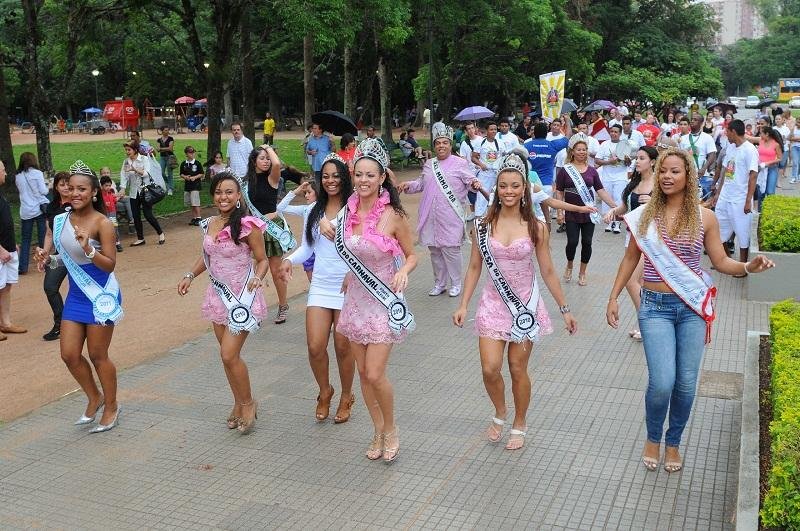 Bailes iniciam nesta sexta-feira nos clubes de Porto Alegre