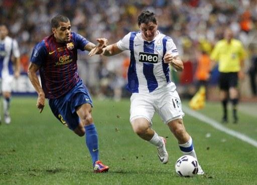 Cristian Rodr&iacute;guez (&agrave; direita) pode refor&ccedil;ar o Gr&ecirc;mio em 2012