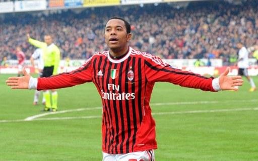 Robinho marca gol na vit&oacute;ria do Milan