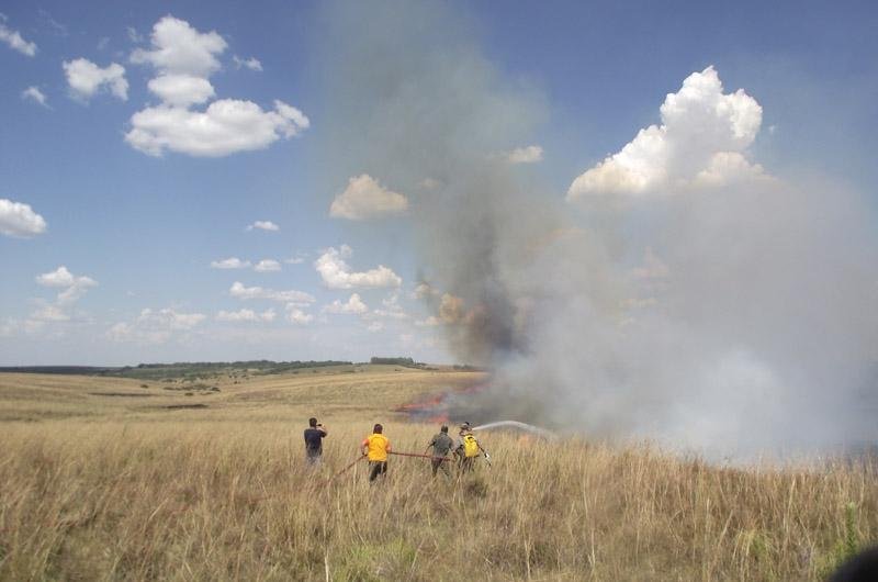 Ap&oacute;s 30 horas, inc&ecirc;ndio em Alegrete &eacute; controlado