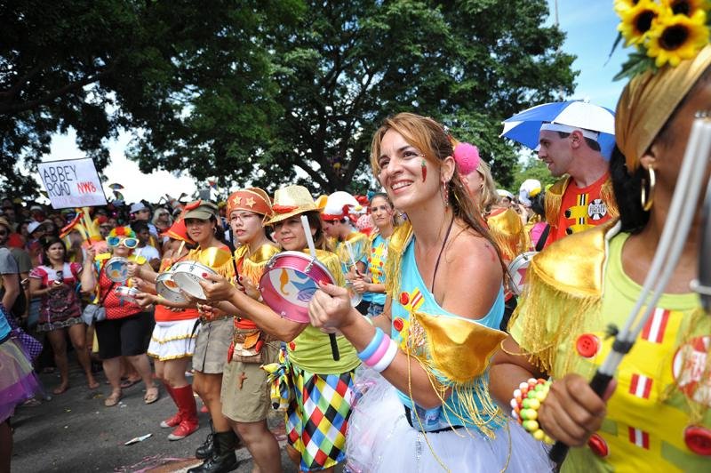 Sargento Pimenta traz foli&otilde;es inspirados nos Beatles para a zona sul do Rio