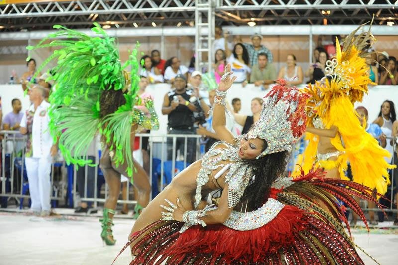 Passista durante o desfile