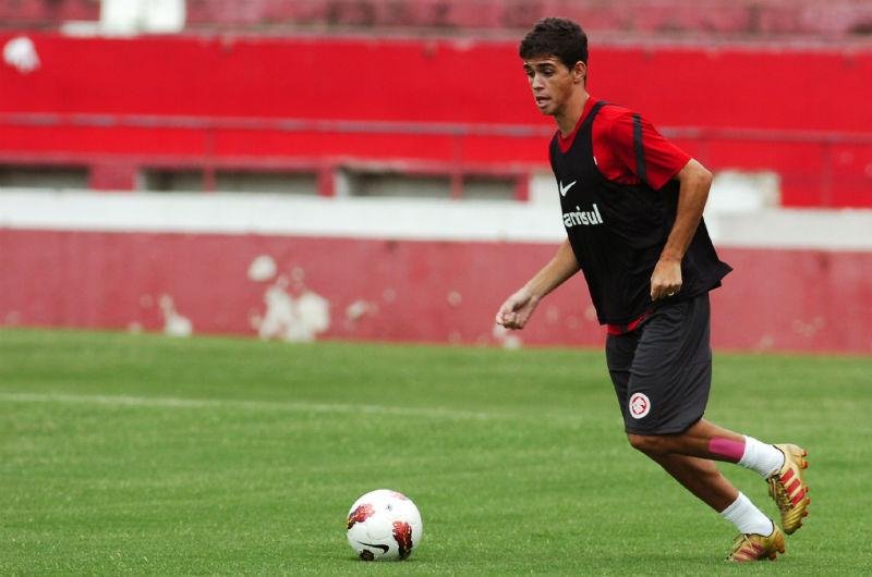 Advogados garantem condi&ccedil;&atilde;o de Oscar, mas Dorival mostrou cautela na escala&ccedil;&atilde;o