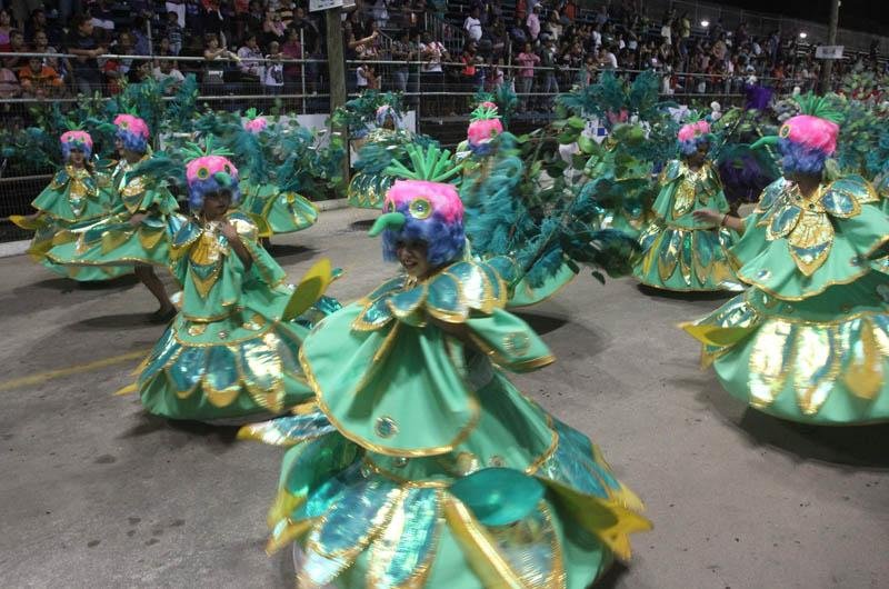 Crian&ccedil;as tomam conta da passarela no Carnaval de Pelotas