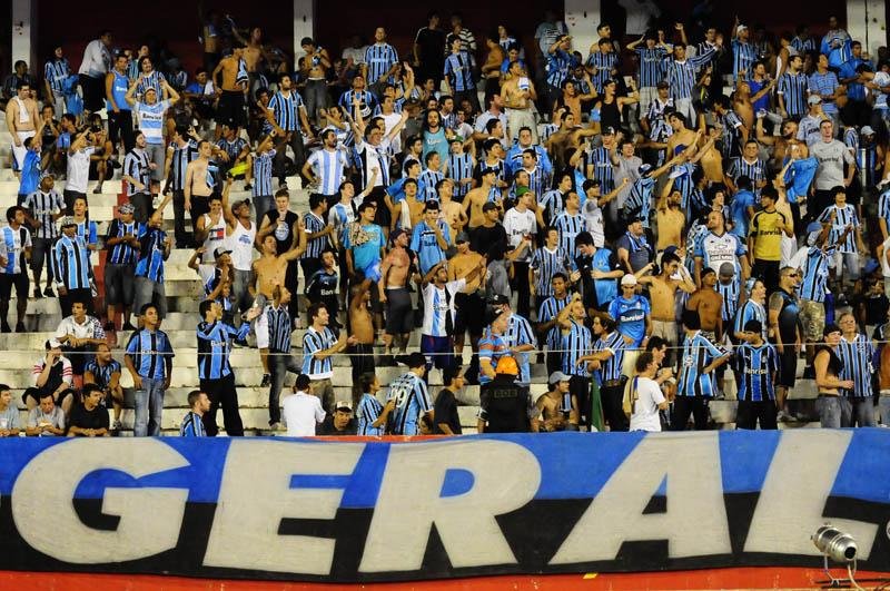 Torcida tricolor esteve presente no est&aacute;dio Beira-Rio