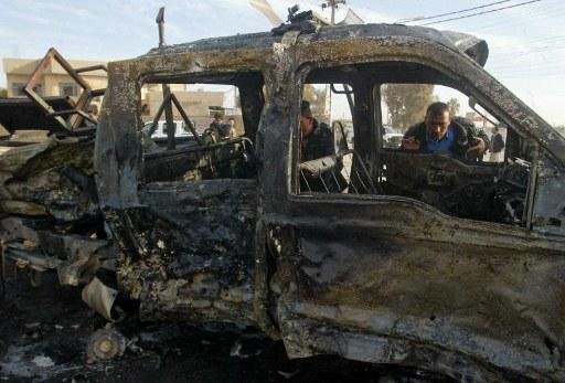 Homens armados detonaram bombas em avenidas de cidades iraquianas