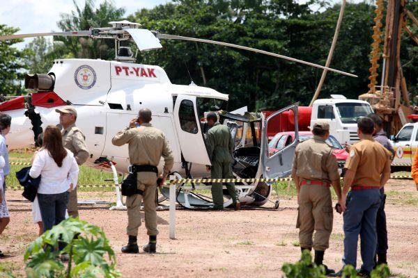 Uma pane mec&acirc;nica obrigou o piloto a pousar no terreno de uma empresa