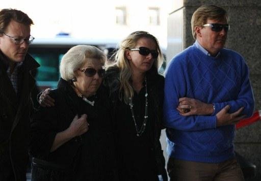 Familiares do pr&iacute;ncipe holand&ecirc;s em hospital de de Innsbruck