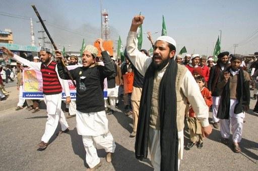 Durante protesto, milhares de pessoas tentaram invadir complexo da ONU em Kunduz