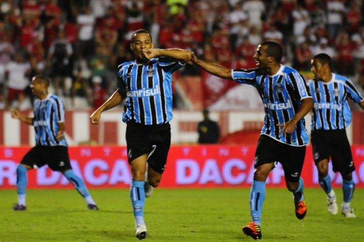 L&eacute;o Gago est&aacute; fora da partida contra o Caxias