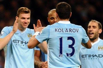 Manchester City vence e abre vantagem no Ingl&ecirc;s