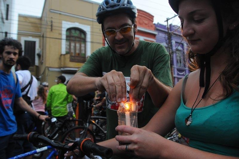 Rua onde ocorreu atropelamento coletivo h&aacute; um ano foi fechada para manifesta&ccedil;&atilde;o